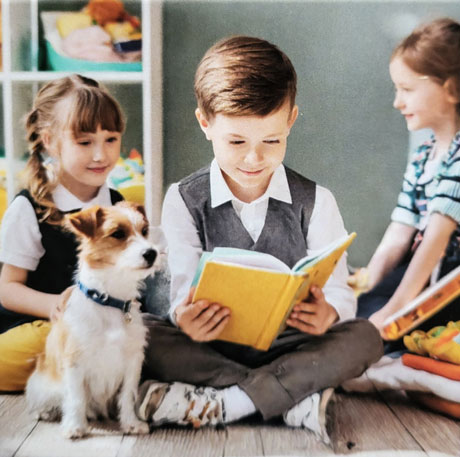 Innovative Kooperation: Bücherei und Hundeschule möchte tiergestützte Bildungsarbeit anbieten